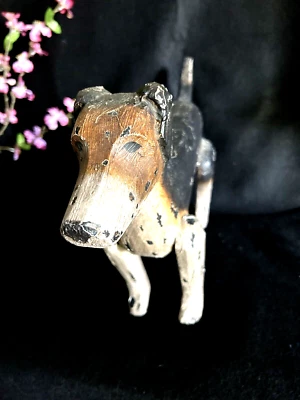 Cachorro esculpido em madeira 18” L x 10,5” H vintage - Imagem 1 de 4