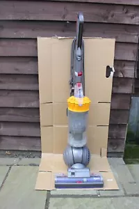 DYSON DC40 ASPIRAPOLVERE MULTI PAVIMENTO VERTICALE CON CAVO SENZA SACCO HOOVER - Foto 1 di 19