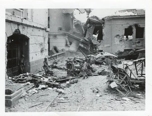 WW2 Original Photo Europe Destroyed City WWII Bombing - Picture 1 of 2