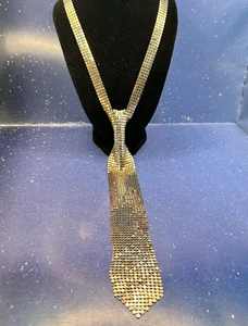 Vintage 70er Retro goldfarbene Netz Krawattenkette Krawatte Statement Halskette Disco Mod - Bild 1 von 18