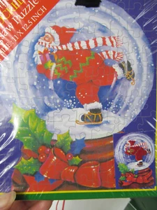 Beflocktes Puzzle Weihnachten Santa in Schneekugel 100 Teile 11x12,5" Vintage Fuzzy G - Bild 1 von 5