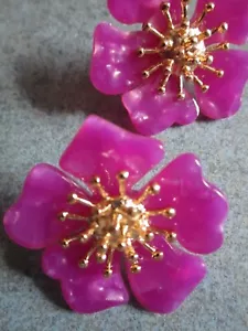 Ohrstecker Ohrringe Blume Blüte Pink Magenta Gold Gross Party Ohrschmuck NEU - Bild 1 von 7