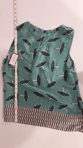 Nine West Womans Top Summer Fun Umbrella Pattern Green Black SIZE MEDIUM NWT! - Picture 1 of 2