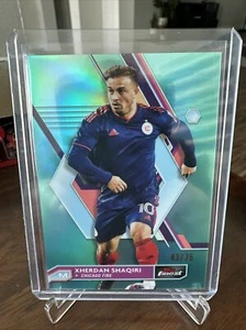 2023 Topps Finest MLS XHERDAN SHAQIRI AQUA REFRACTOR CHICAGO FIRE 98/175 #30 - Bild 1 von 3
