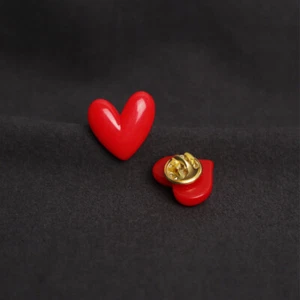 Red Heart Shaped Brooch Pin Badge Lapel Jewelry Friends Women Brooches Gifts - Picture 1 of 11