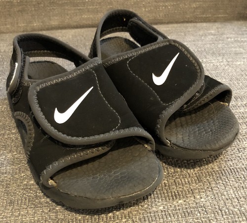 Sandali leggeri Nike Sunray Youth neri 386518 011 chiusura ad anello a gancio lunghi 7