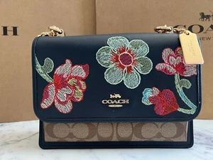 Coach Klare Crossbody aus charakteristischem Canvas mit Blumenstickerei C9230 gold/marine - Bild 1 von 9