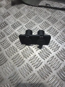 Puerto USB Mitsubishi Outlander Mk3 2014-2016 - Imagen 1 de 12