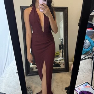 Sexy Maxi Vestido Para Mujer Tobi Granate Largo Cuello Halter - Imagen 1 de 6