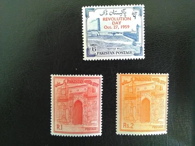 PAKISTAN M/MINT STAMPS 1959-70 REVOLUTION DAY & CHOTA SONA MASJID GATE. - Image 1 of 2
