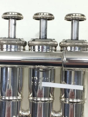 YAMAHA YTR-6445S C/Bb tromba placcata argento foro L usato con custodia conve... - Immagine 1 di 4