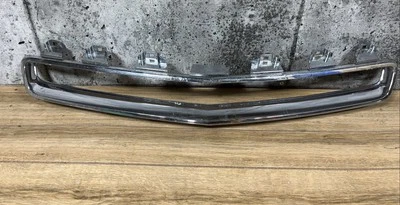 Moldura parrilla Chevrolet Malibu 2008-2012 15823701 original (1) Foto 1 de 4