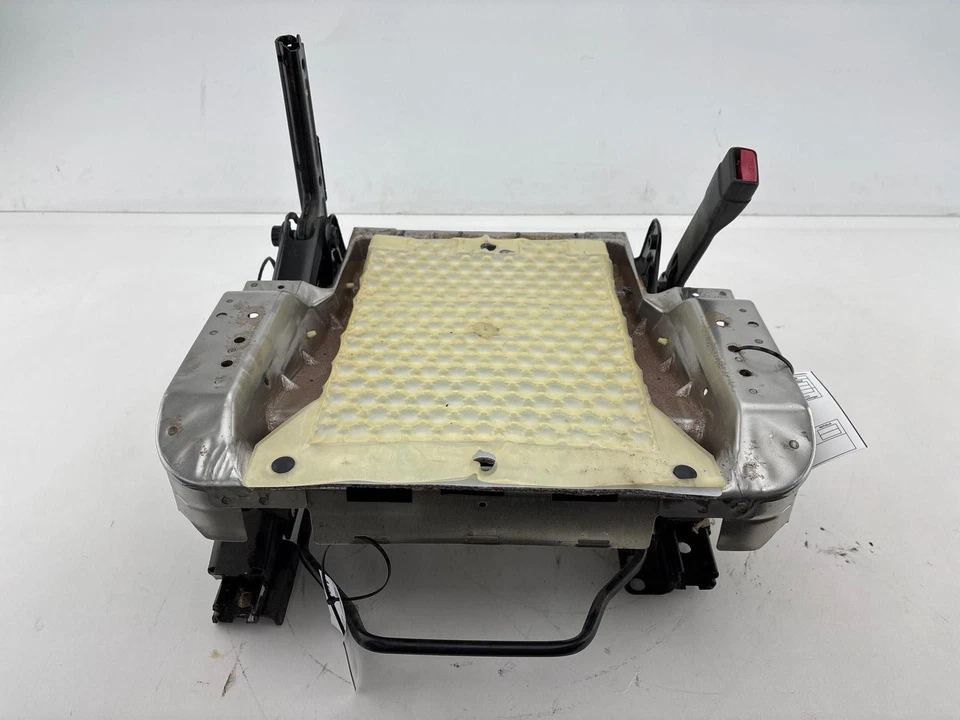 2003-2007 Chevrolet Silverado 1500 Front Right Lower Seat Track Frame OEM - Image 1 of 4