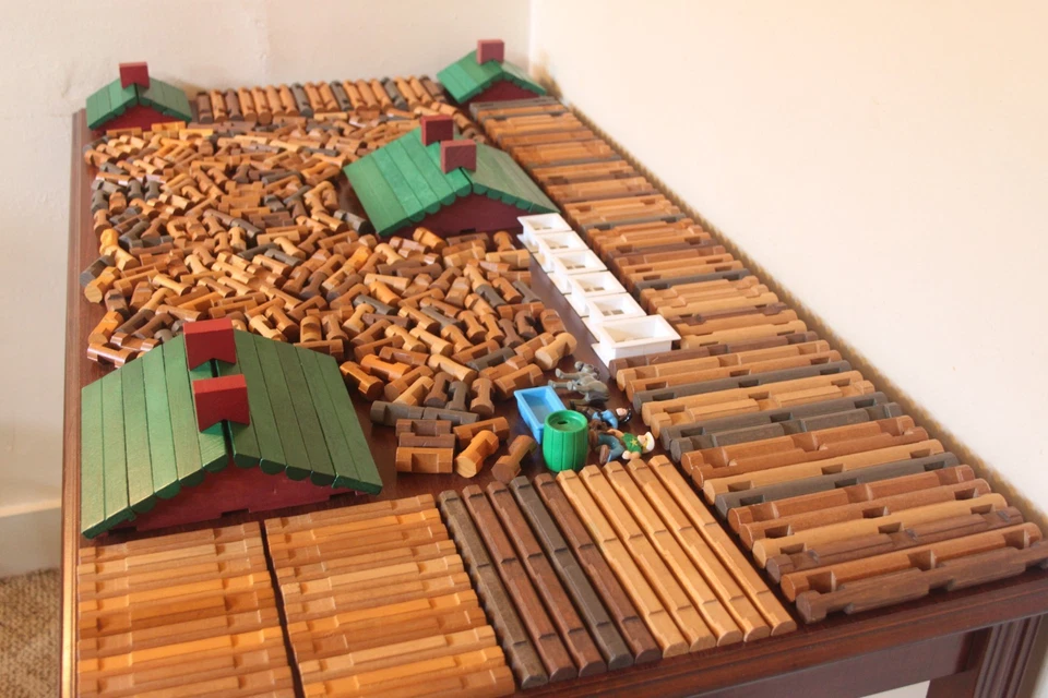 Lincoln Logs HUGE Lot 434 Pieces Vintage Roofs Windows TONS of Different Pieces - Image 1 of 4