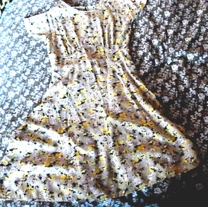 Pretty Peacocks summer floral greens dress size 10 - Picture 1 of 7