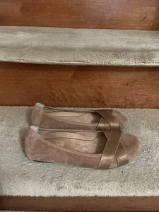 Nuevo sin etiquetas Vionic Mujer’s Elegante Gamuza Tostado Planos Talla 7 - Imagen 1 de 9