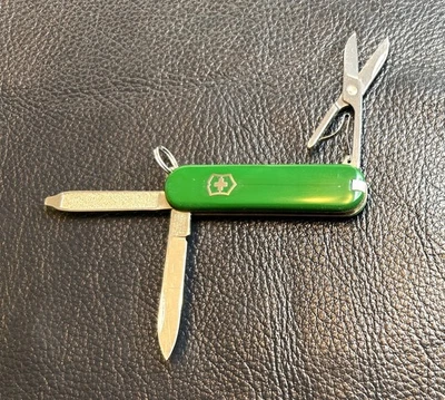 Victorinox CLASSIC SD Small Swiss Army Knife - Green (Light) - 58mm - Image 1 of 4