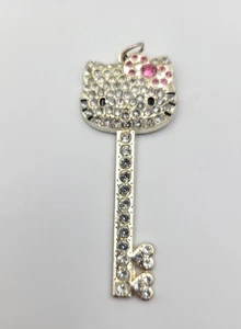 Sanrio Hello Kitty Strass bedeckt Skelett Schlüssel Anhänger rosa Schleife silberfarben - Bild 1 von 9