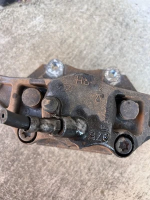 06-13 Volvo C70 T5 Convertible 2.5 Front Passenger Right Wheel Brake Caliper  - Image 1 of 4