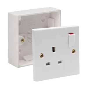 Single Switched Socket 1 Gang 13Amps White Electrical, 25/35/45mm Back Box - Picture 1 of 3