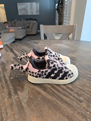Adidas SuperStar 360 я белый/розовый/черный меховой котенок хвост размер 6 ребенка ясельного возраста - Изображение 1 из 4
