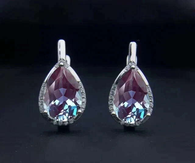 Pendientes de aro para mujer de alejandrita creados en laboratorio con corte de pera de 2,50 quilates enchapados en oro blanco Foto 1 de 4