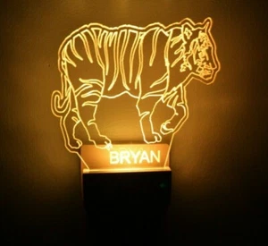 Tiger Nachtlicht personalisiert LED Stecker mehrfarbig mit Dämmerungssensor - Bild 1 von 12