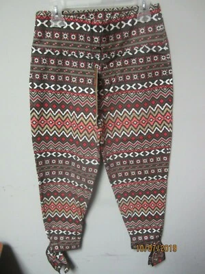 DG2 by Diane Gilman Junior's Red Printed Capri Leggings Size XS with ties comfy! - Image 1 of 3