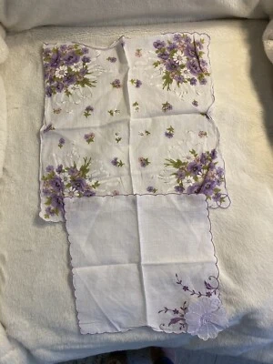 Juego de 2 (O2) vintage Hankie floral púrpura y blanco Foto 1 de 4