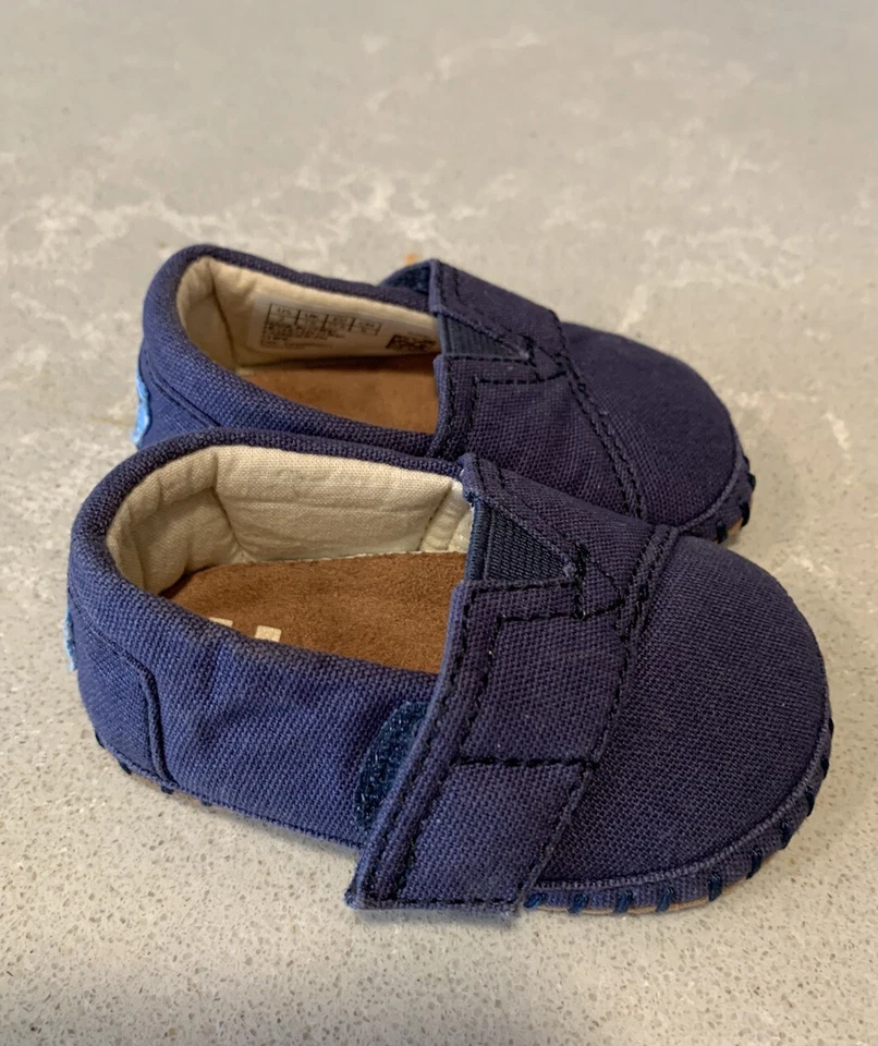 Tom’s Recién Nacido Bebé Zapatos Talla 2- Excelente Estado Azul Marino Foto 1 de 4