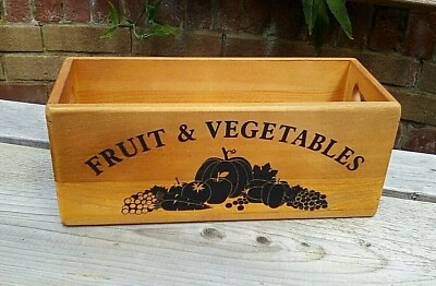 FRUTTA E VERDURA rustico contenitore in legno con maniglie ritagliate. Bellissimo regalo. - Immagine 1 di 3