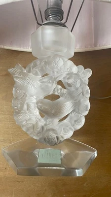 Cristal Lalique, Paris:  Außergewöhnliche Tischleuchte mit Vögeln. Art Deco - Bild 1 von 4