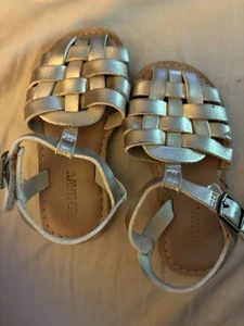 Old Navy Kleinkind Mädchen Größe 5 Hurache Gold Sandalen. EUC - Bild 1 von 3