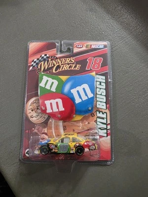 Winners Circle Kyle Busch 压铸汽车 M&M's 1: 64 #18 黄色 2008 全新 — 第 1/2 张图片