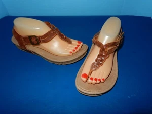Aetrex 'Harper' Brown Leather Thong Sandals - 9.5 - Picture 1 of 4