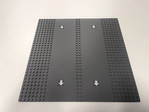 Lego Grundplatte Baseplate 30225c01pb05,32x32 7-Stud doppelt. Auffahrt u Pfeilen - Picture 1 of 2