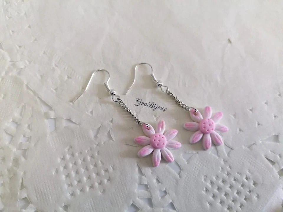 Orecchini pendenti  in fimo margherita rosa - Immagine 1 di 1