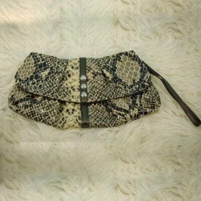 Bolso Muñequera Brighton Nolita Brillante Piel de Serpiente Cuero Repujado Foto 1 de 4
