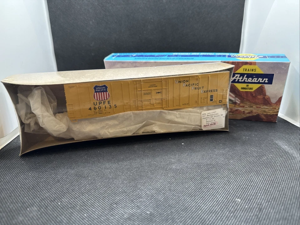 HO Scale Athearn 5467 Union Pacific 57' Single Door Reefer 460135 C9759