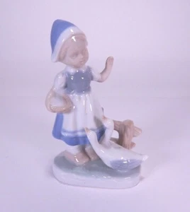 Holland Porcelain/Ceramic Figurine: Dutch Girl Feeding Ducks ~ 6" - Picture 1 of 7