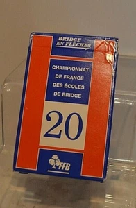 JEU DE CARTE BRIDGE EN FLECHE N°20 CHAMPIONNAT DE FRANCE DES ECOLES FFB TAPIS - Foto 1 di 4