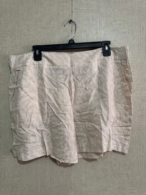 Nine West Women’s Mid Rise Shorts Sz XL Cream Pink Camo Pockets - Image 1 of 4