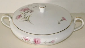 Royal Court Fine China ~ CARNATION ~ Covered Vegetable Dish / Soup Tureen (11½") - Picture 1 of 5