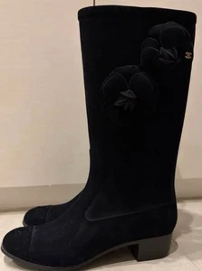 Botas de lluvia Chanel de gamuza camelia negras con logotipo de flores caña larga talla EU37 para mujer - Imagen 1 de 12