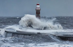 Fototapete - LEUCHTTURM - (7895) - VLIES - Tapete - Ozean große Welle XXL - Bild 1 von 1