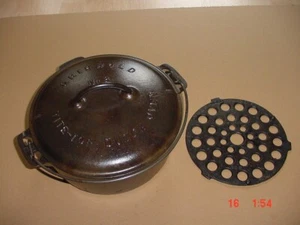 Griswold Dutch Oven #8 w/lid and Trivet, matching, USED, USA - Picture 1 of 6