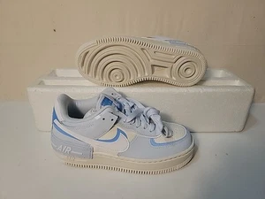 NIKE MUJER AF1 SOMBRA AZUL TINTE/AZUL UNIVERSITARIO DZ1847 400 TALLA: 5,5 - Imagen 1 de 14