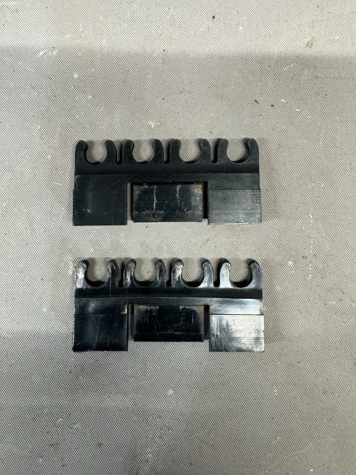 Ford Galaxie Mustang 289 302 1965-1973 soporte de bujía cubierta de válvula OE Foto 1 de 4