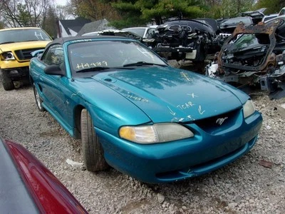 AC Condenser Fits 93-98 LINCOLN MARK SERIES 1392569 - Image 1 of 4