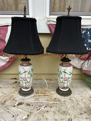 A Pair Of vintage  oriental porcelain table lamps  Beautiful Working! - Image 1 of 4